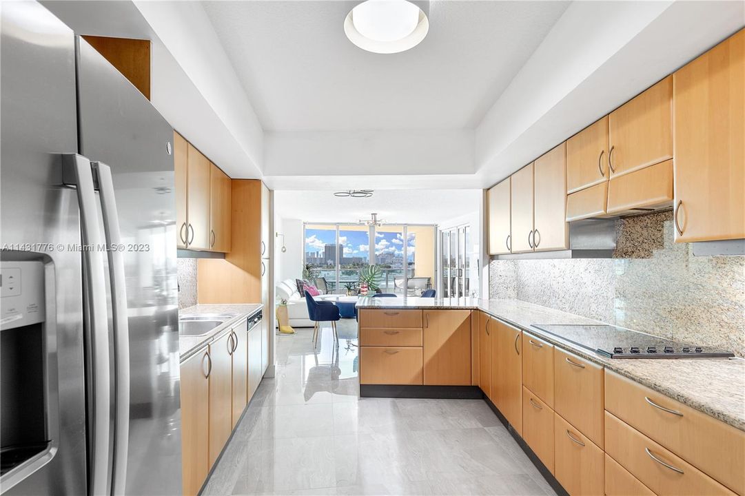 Недавно продано: $1,200,000 (1 спален, 2 ванн, 1370 Квадратных фут)