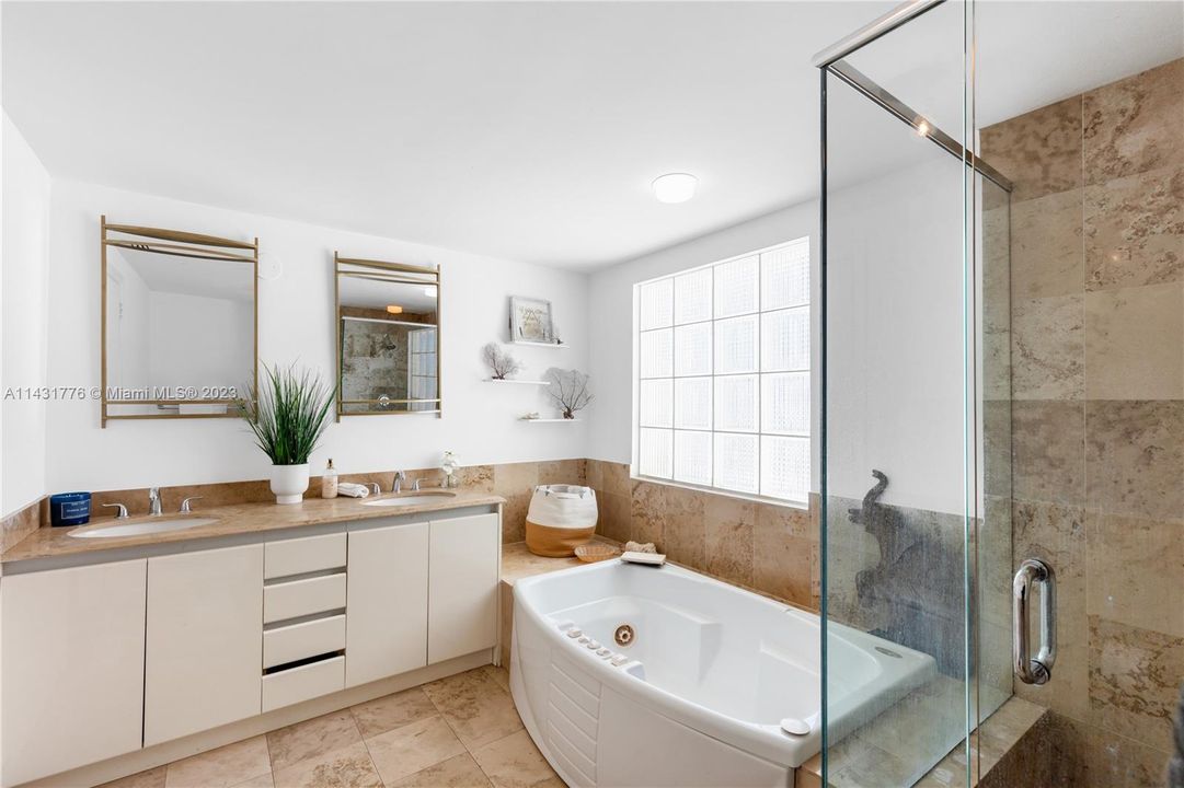 Недавно продано: $1,200,000 (1 спален, 2 ванн, 1370 Квадратных фут)