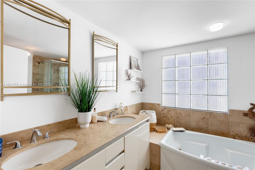 Недавно продано: $1,200,000 (1 спален, 2 ванн, 1370 Квадратных фут)