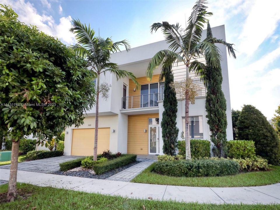 Recently Sold: $1,399,000 (5 beds, 5 baths, 3624 Square Feet)