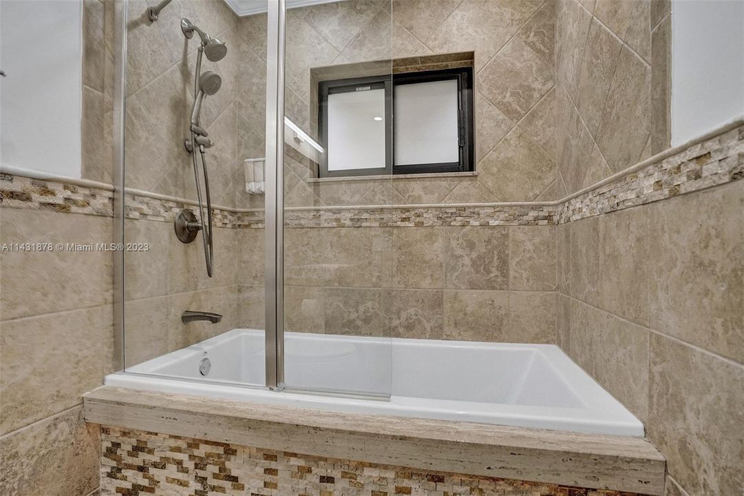 最近租的: $5,200 (4 贝兹, 2 浴室, 2061 平方英尺)