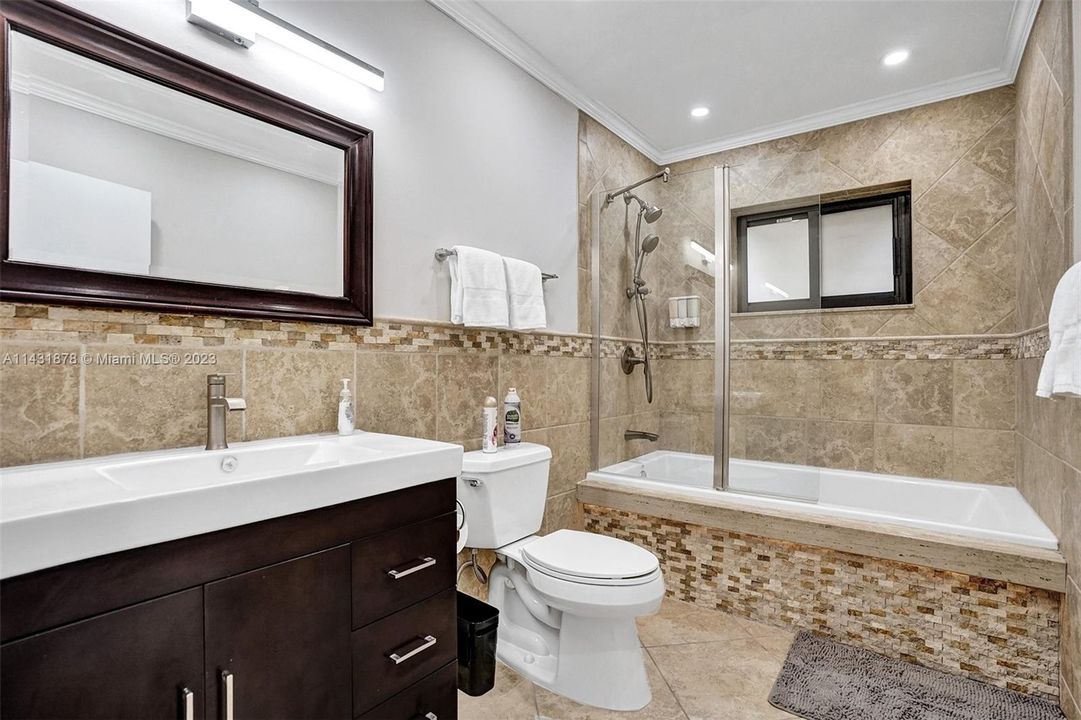 最近租的: $5,200 (4 贝兹, 2 浴室, 2061 平方英尺)