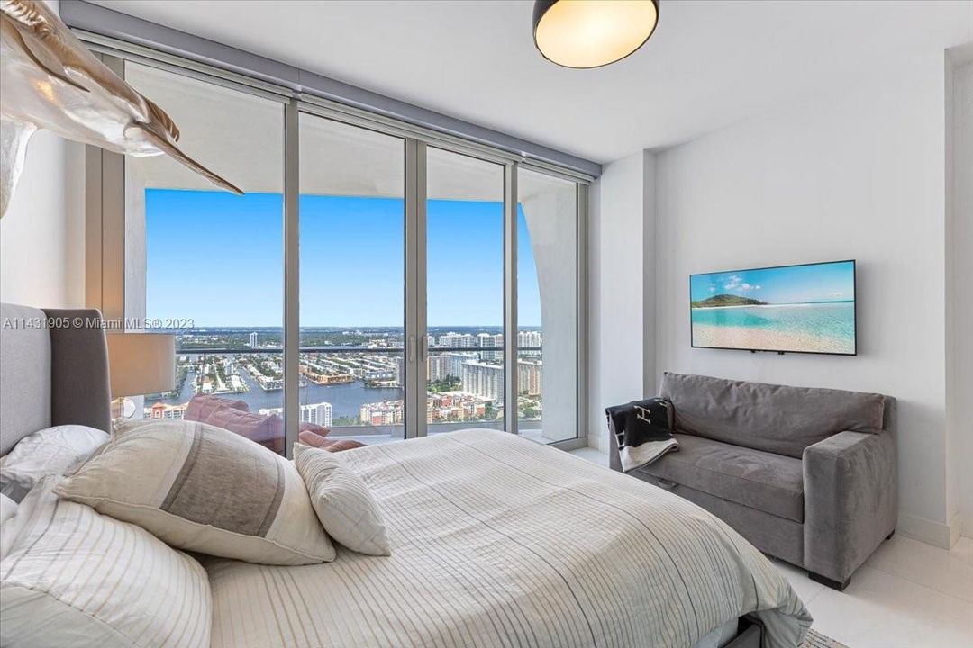 Recently Sold: $4,599,000 (3 beds, 4 baths, 2639 Square Feet)