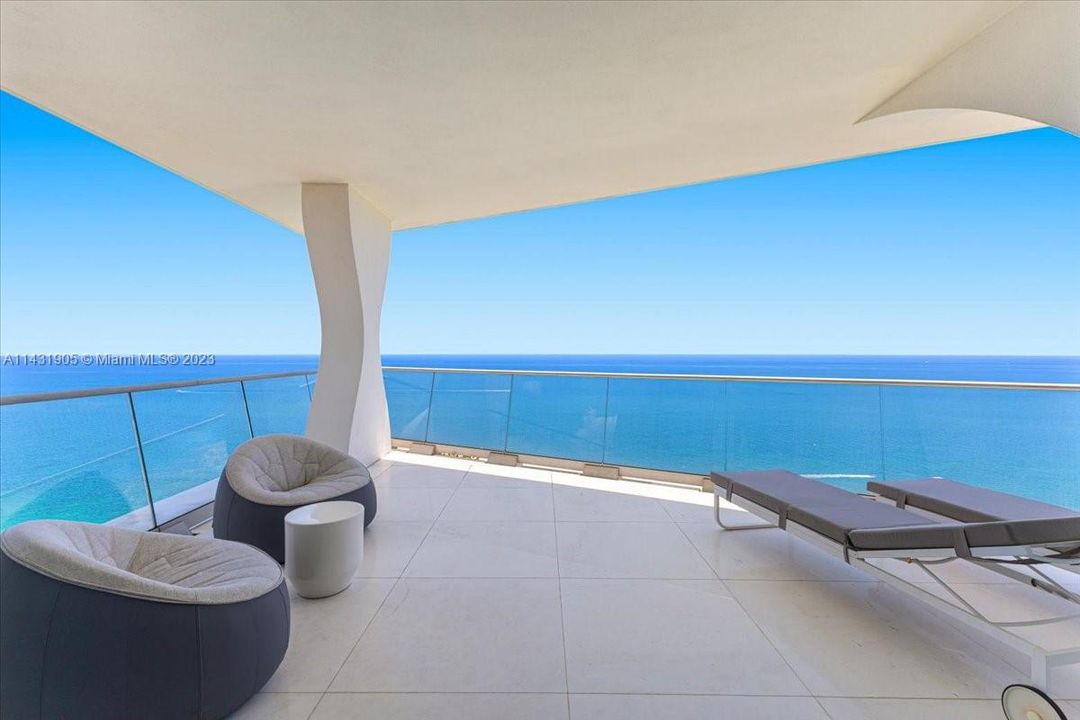 Recently Sold: $4,599,000 (3 beds, 4 baths, 2639 Square Feet)