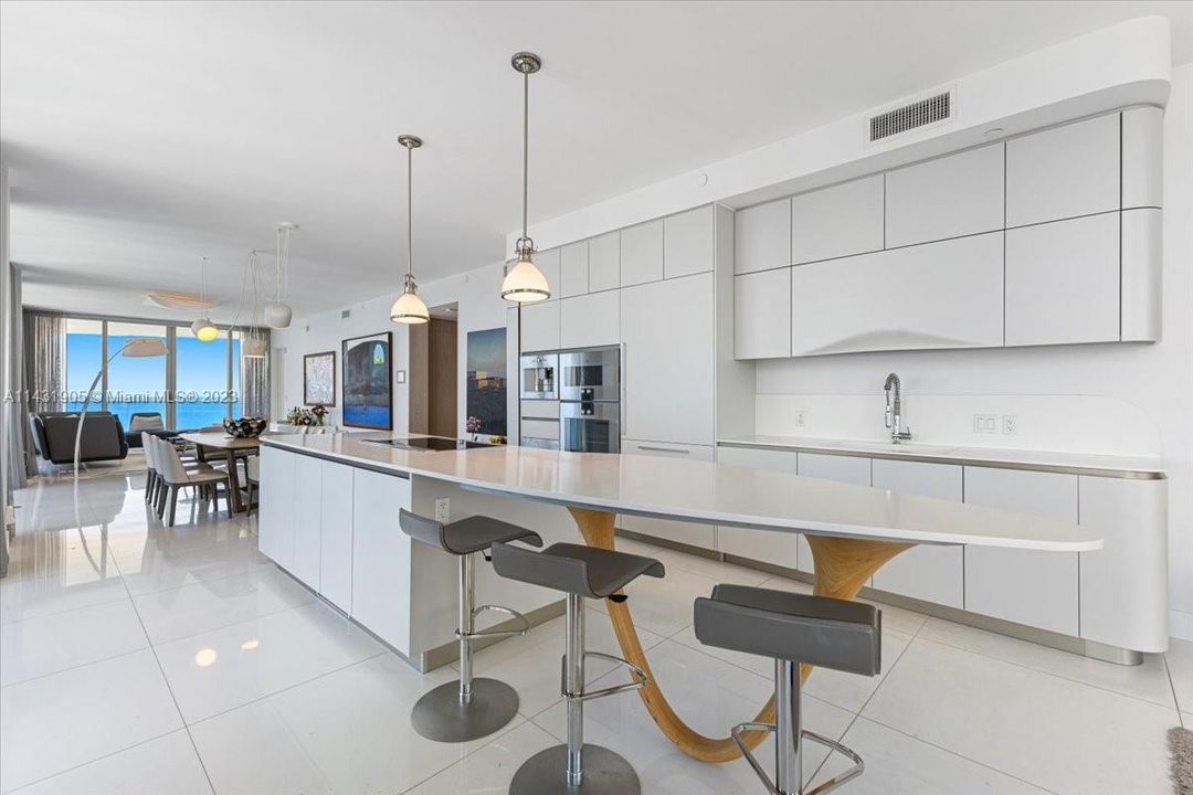 Recently Sold: $4,599,000 (3 beds, 4 baths, 2639 Square Feet)