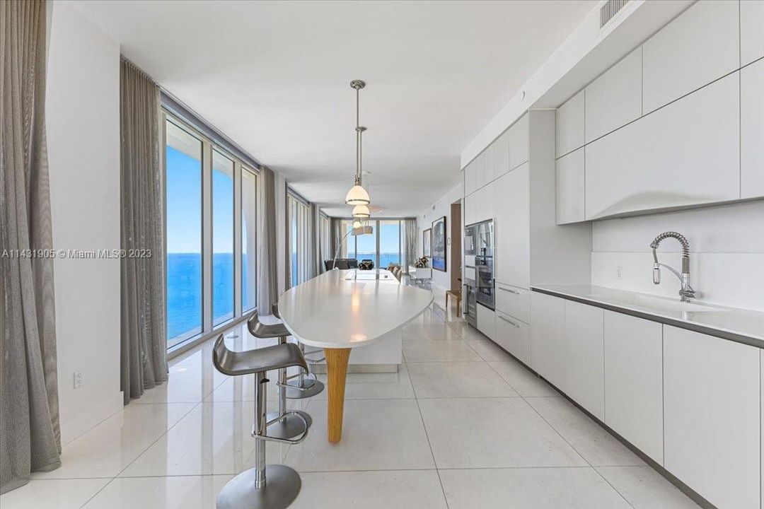 Recently Sold: $4,599,000 (3 beds, 4 baths, 2639 Square Feet)