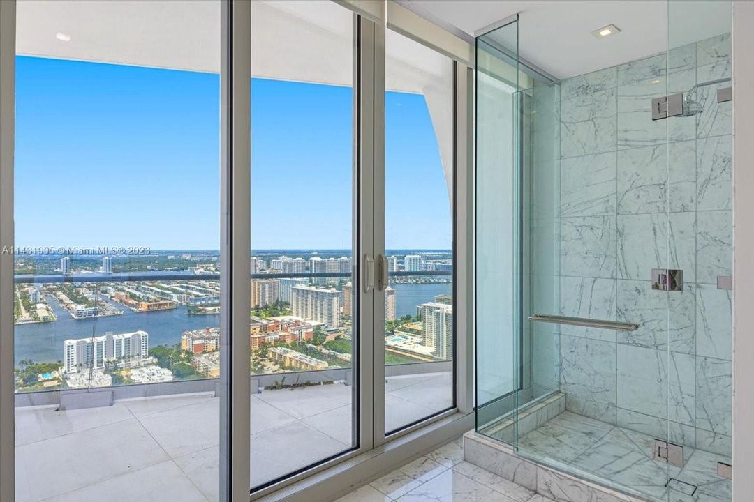 Recently Sold: $4,599,000 (3 beds, 4 baths, 2639 Square Feet)