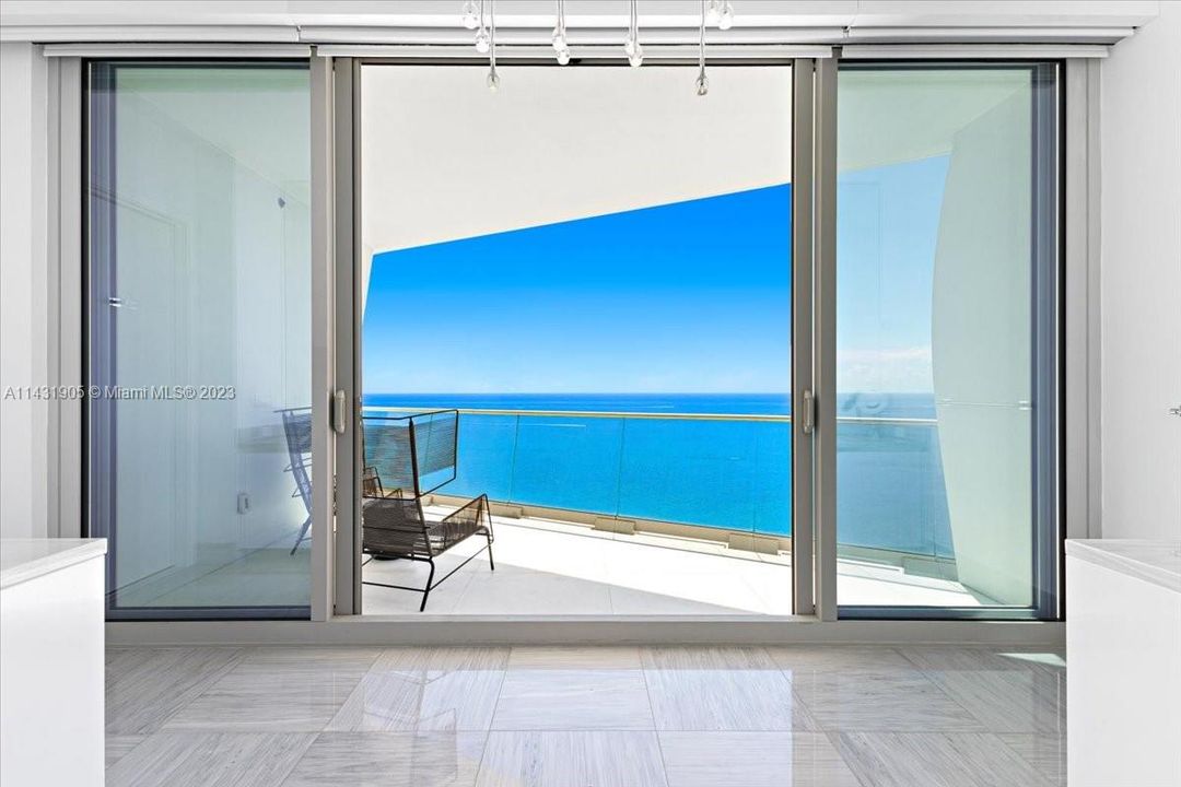 Recently Sold: $4,599,000 (3 beds, 4 baths, 2639 Square Feet)