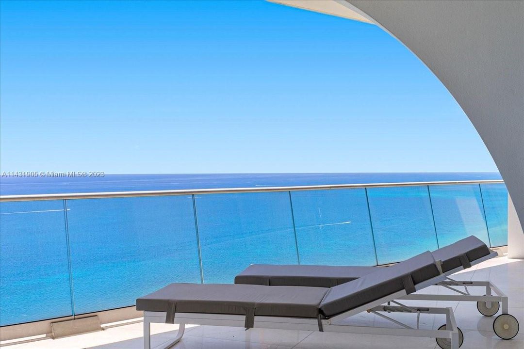 Recently Sold: $4,599,000 (3 beds, 4 baths, 2639 Square Feet)