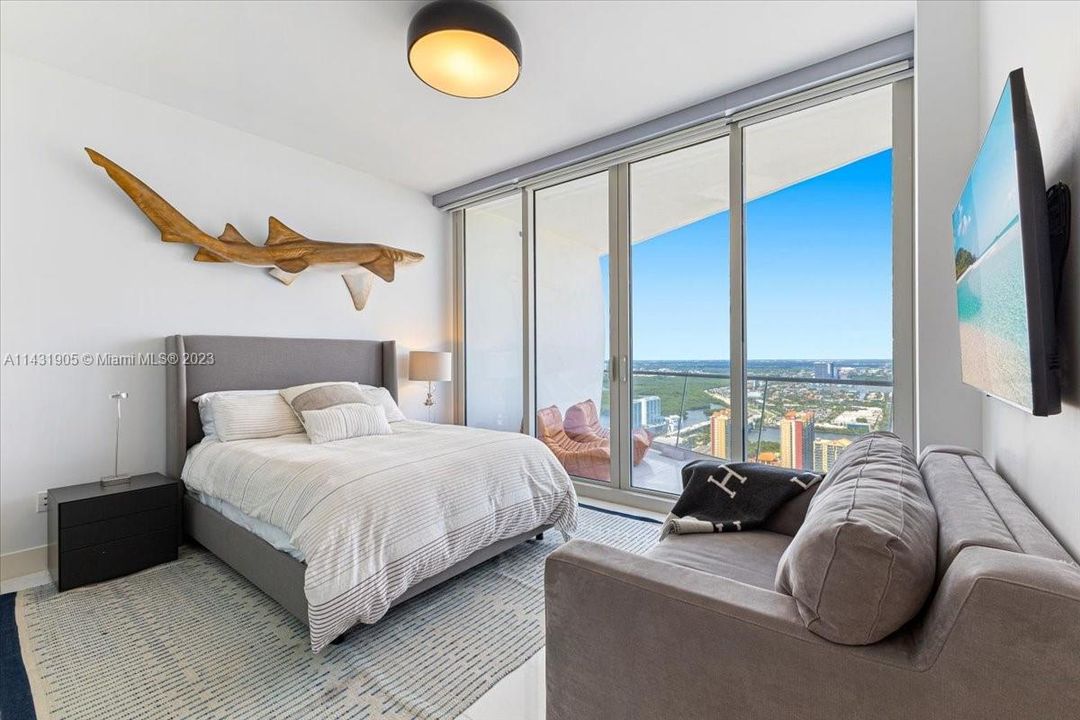 Recently Sold: $4,599,000 (3 beds, 4 baths, 2639 Square Feet)