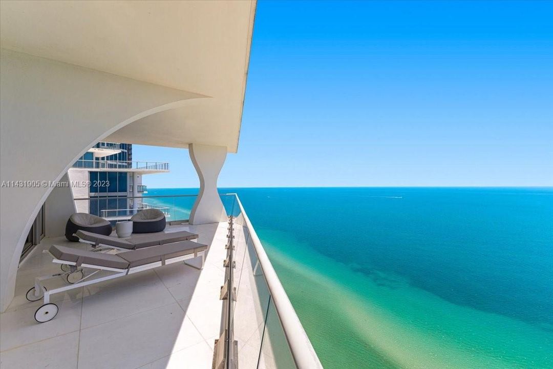 Recently Sold: $4,599,000 (3 beds, 4 baths, 2639 Square Feet)