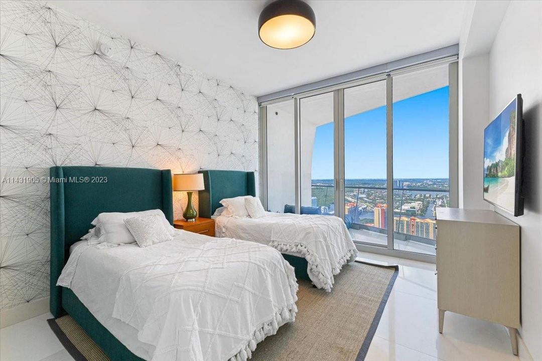 Recently Sold: $4,599,000 (3 beds, 4 baths, 2639 Square Feet)