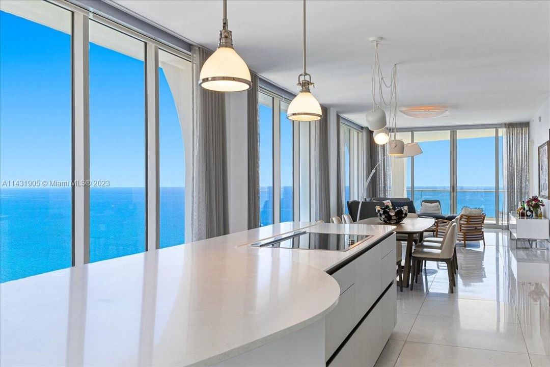 Recently Sold: $4,599,000 (3 beds, 4 baths, 2639 Square Feet)