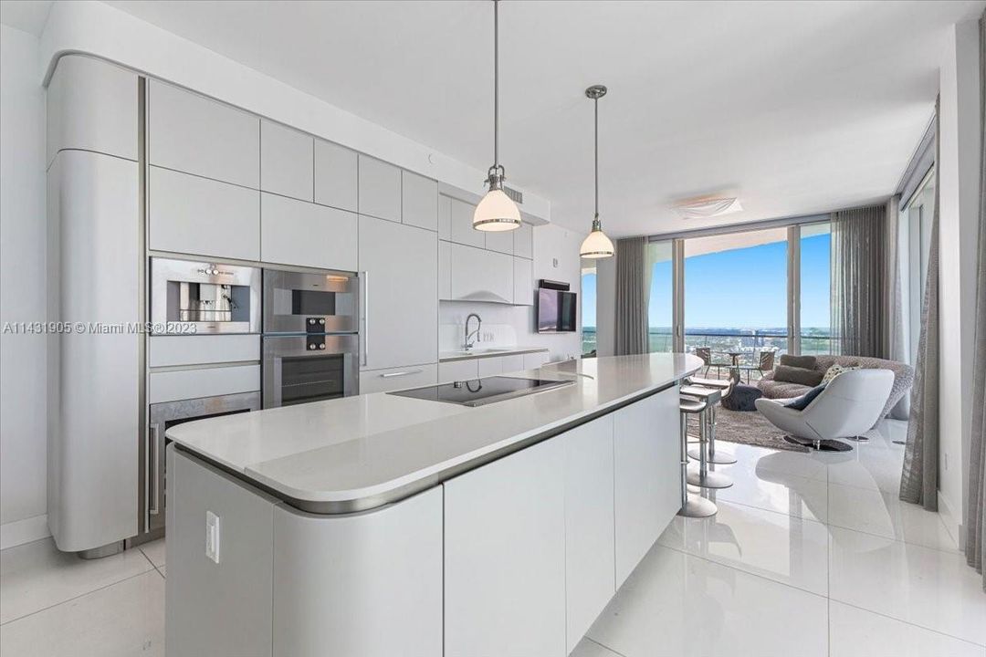 Recently Sold: $4,599,000 (3 beds, 4 baths, 2639 Square Feet)