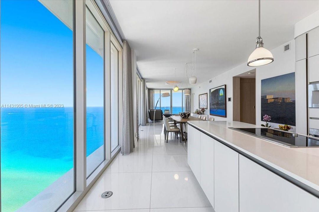 Recently Sold: $4,599,000 (3 beds, 4 baths, 2639 Square Feet)