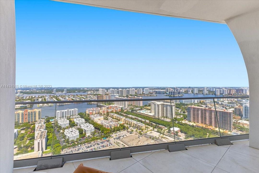 Recently Sold: $4,599,000 (3 beds, 4 baths, 2639 Square Feet)