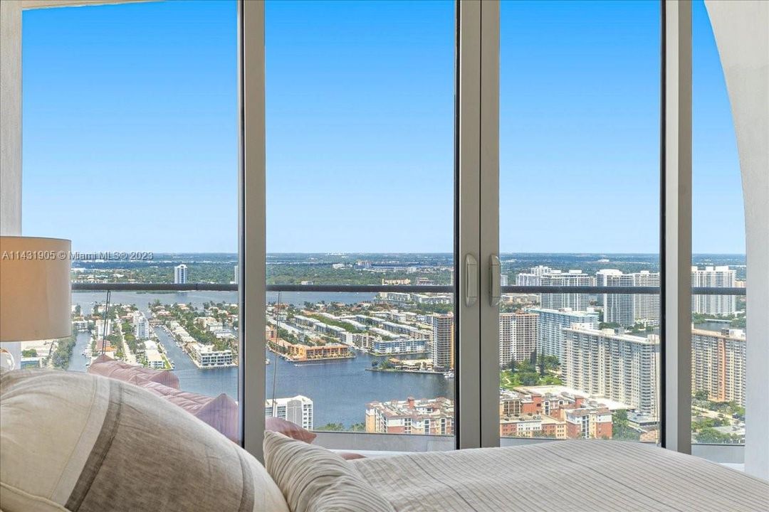 Recently Sold: $4,599,000 (3 beds, 4 baths, 2639 Square Feet)