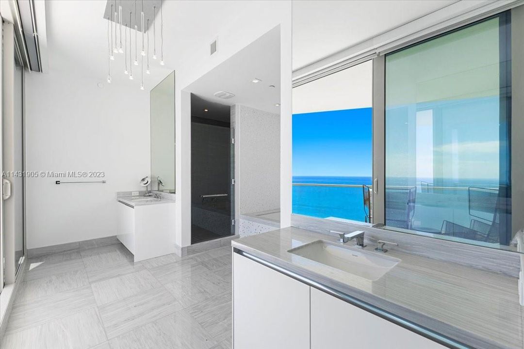 Recently Sold: $4,599,000 (3 beds, 4 baths, 2639 Square Feet)