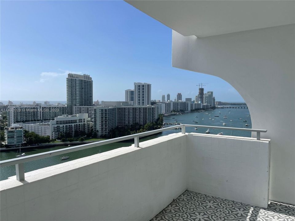 Recently Sold: $1,125,000 (2 beds, 2 baths, 1238 Square Feet)