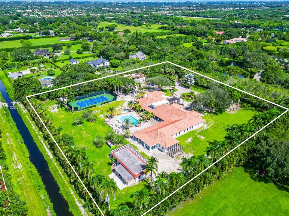 Vendido Recientemente: $5,990,000 (9 camas, 10 baños, 9996 Pies cuadrados)