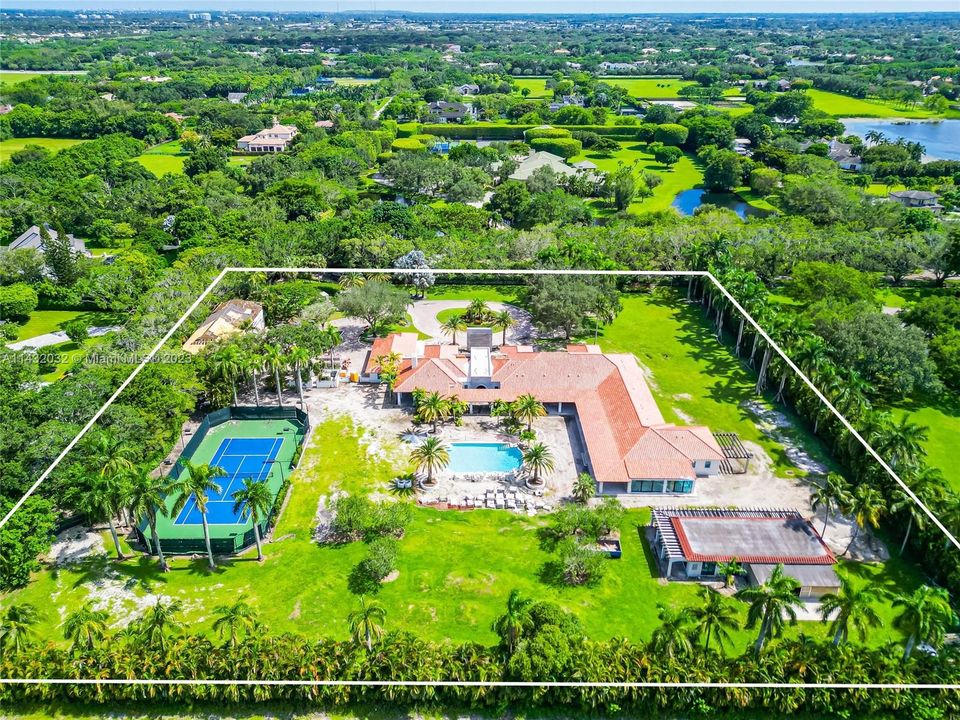 Vendido Recientemente: $5,990,000 (9 camas, 10 baños, 9996 Pies cuadrados)