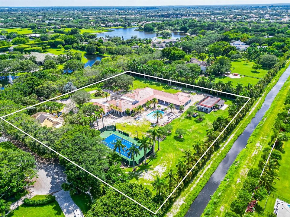 Recently Sold: $5,990,000 (9 beds, 10 baths, 9996 Square Feet)