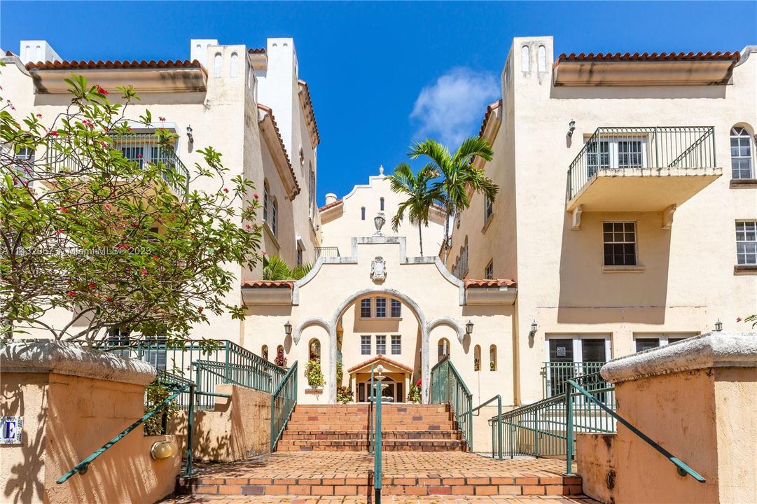 Recently Sold: $599,900 (3 beds, 2 baths, 1160 Square Feet)