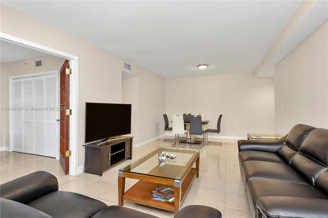 Recently Sold: $599,900 (3 beds, 2 baths, 1160 Square Feet)