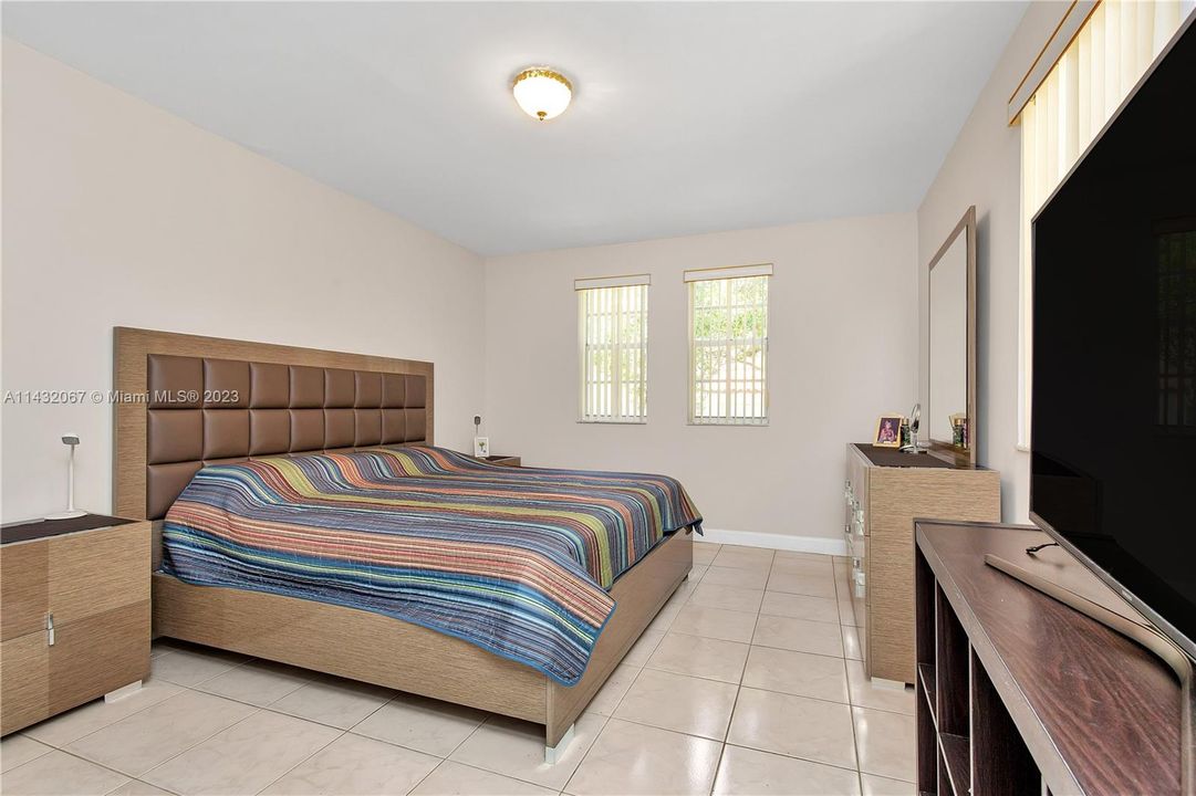 Recently Sold: $599,900 (3 beds, 2 baths, 1160 Square Feet)