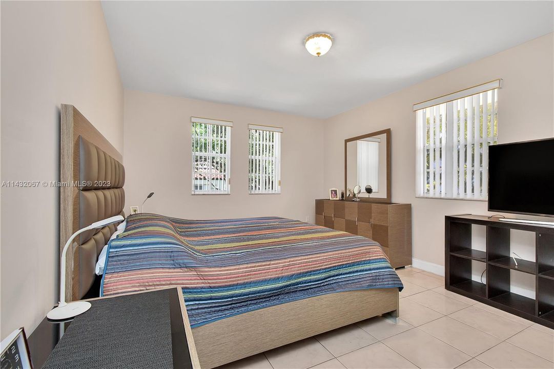 Recently Sold: $599,900 (3 beds, 2 baths, 1160 Square Feet)