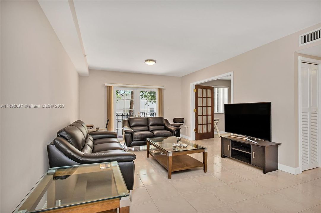 Recently Sold: $599,900 (3 beds, 2 baths, 1160 Square Feet)