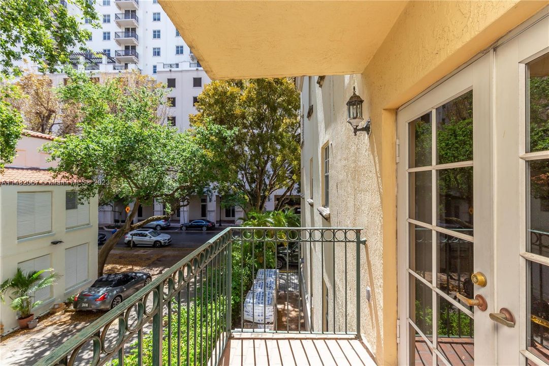 Recently Sold: $599,900 (3 beds, 2 baths, 1160 Square Feet)