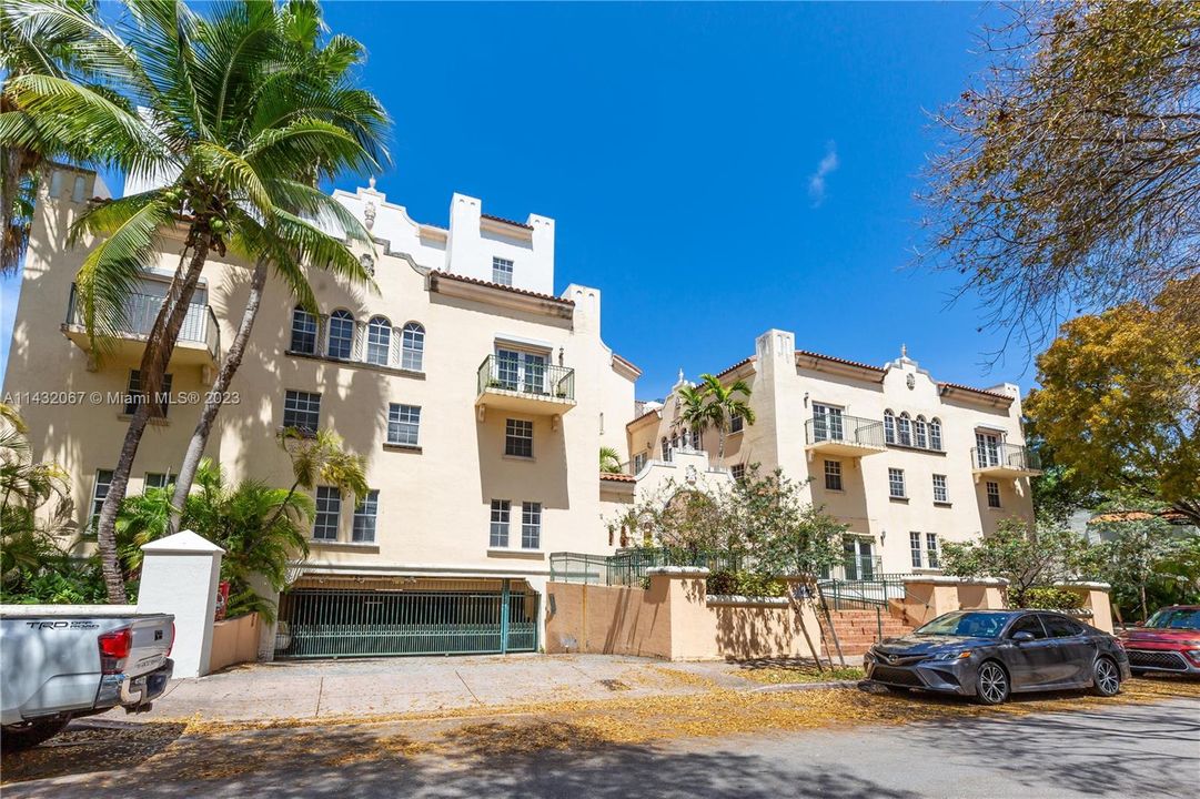 Recently Sold: $599,900 (3 beds, 2 baths, 1160 Square Feet)