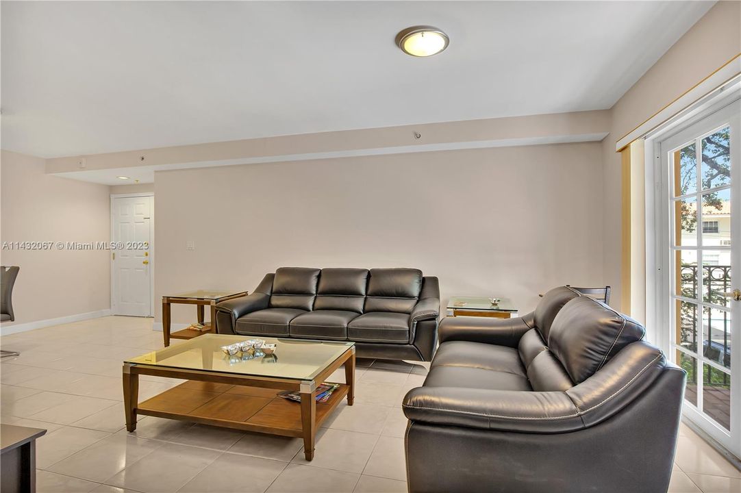 Recently Sold: $599,900 (3 beds, 2 baths, 1160 Square Feet)