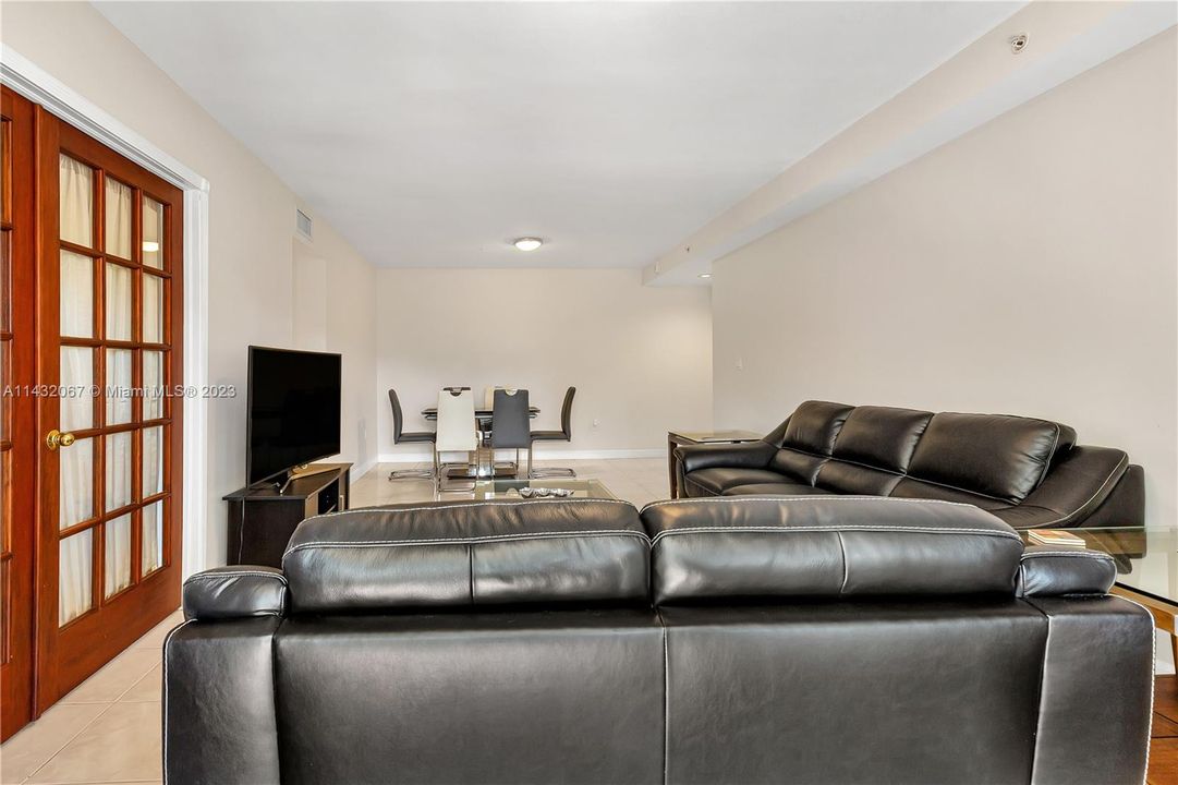 Recently Sold: $599,900 (3 beds, 2 baths, 1160 Square Feet)