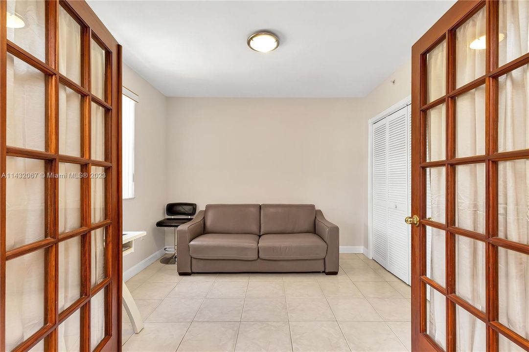 Recently Sold: $599,900 (3 beds, 2 baths, 1160 Square Feet)