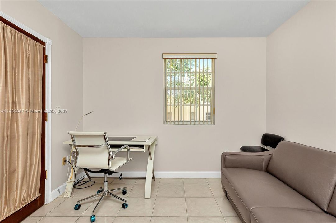 Recently Sold: $599,900 (3 beds, 2 baths, 1160 Square Feet)