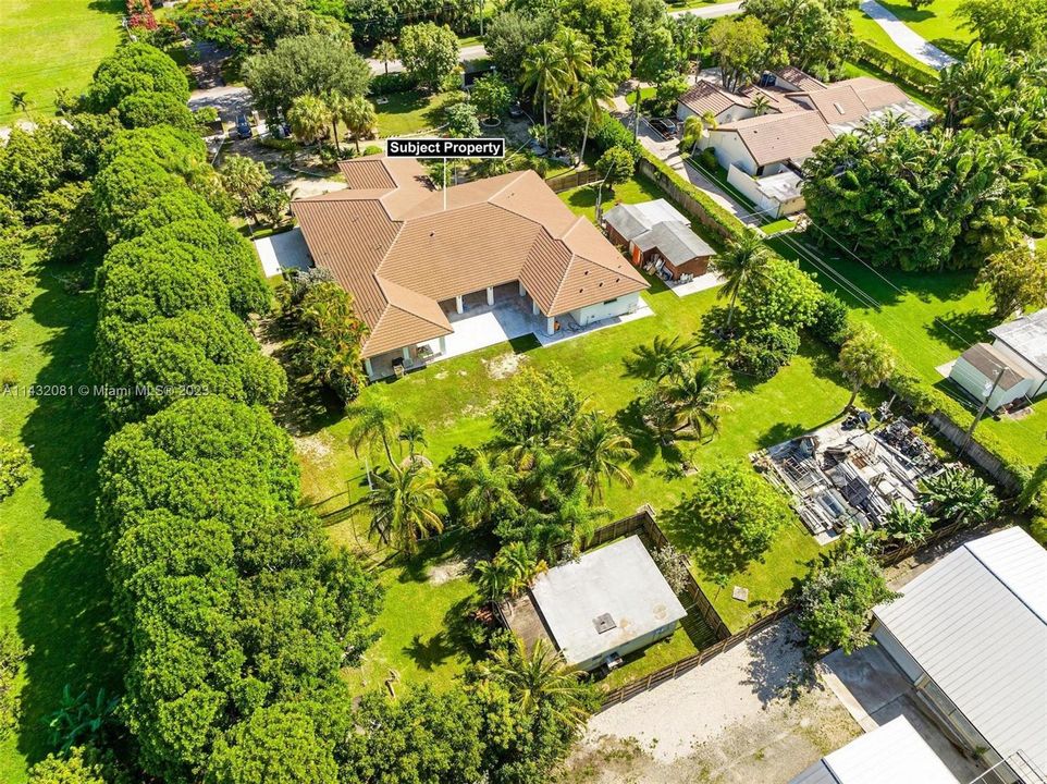 Vendido Recientemente: $2,599,500 (5 camas, 5 baños, 4642 Pies cuadrados)