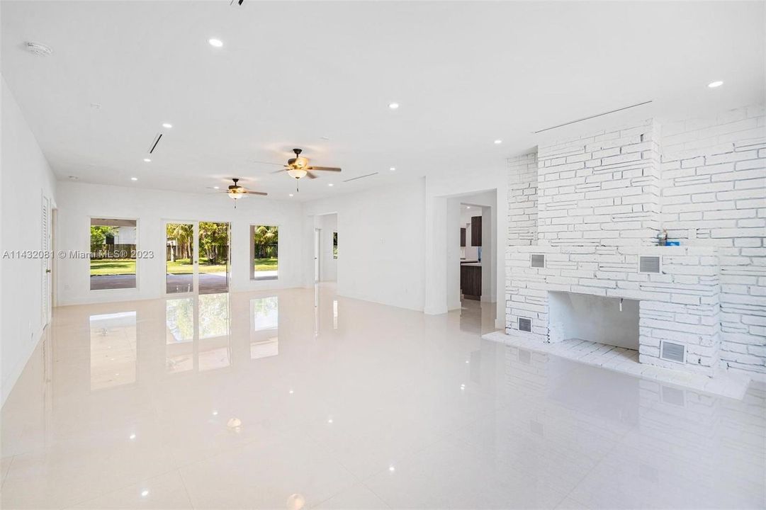 Vendido Recientemente: $2,599,500 (5 camas, 5 baños, 4642 Pies cuadrados)