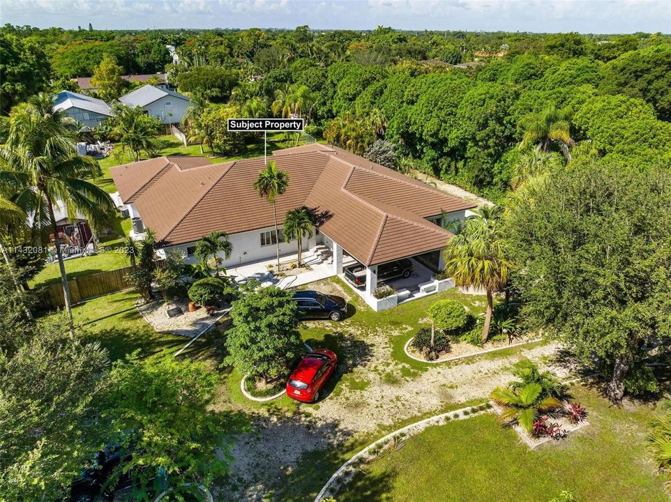 Vendido Recientemente: $2,599,500 (5 camas, 5 baños, 4642 Pies cuadrados)