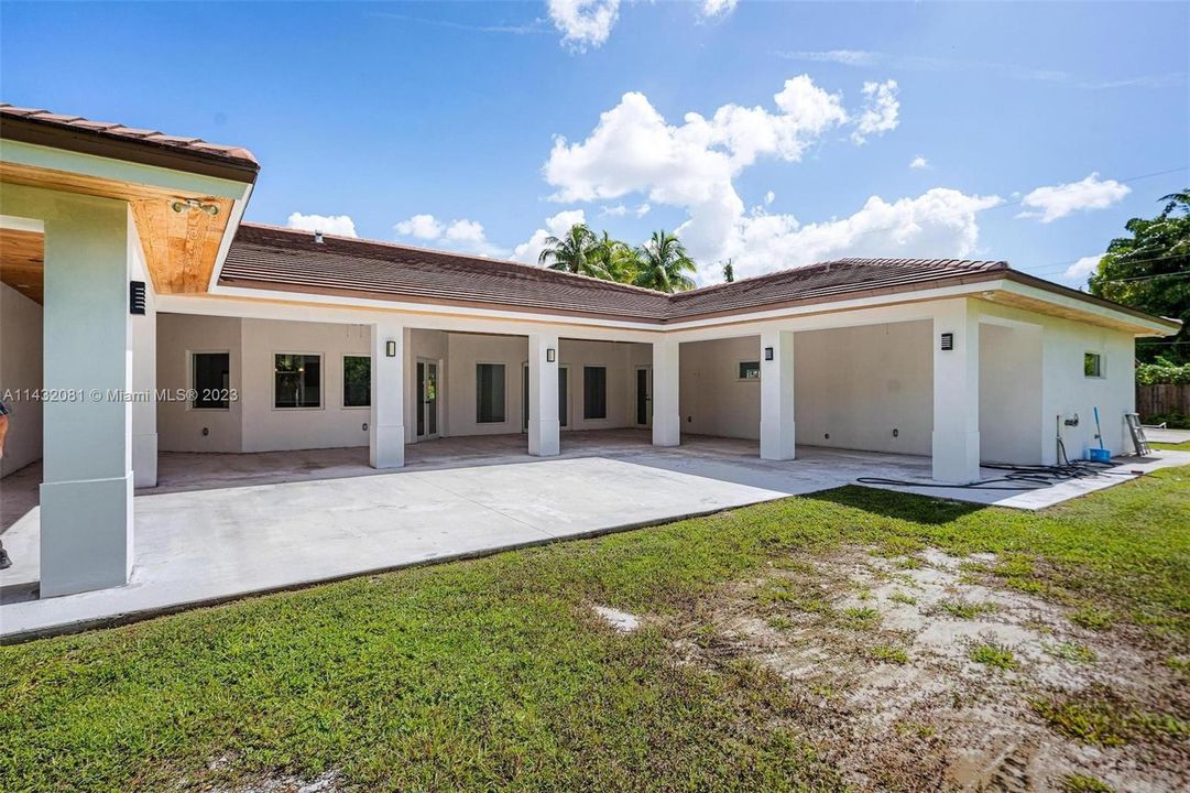 Vendido Recientemente: $2,599,500 (5 camas, 5 baños, 4642 Pies cuadrados)