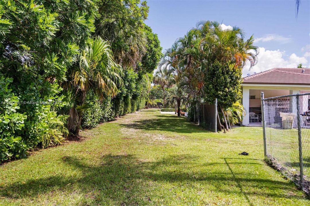 Vendido Recientemente: $2,599,500 (5 camas, 5 baños, 4642 Pies cuadrados)