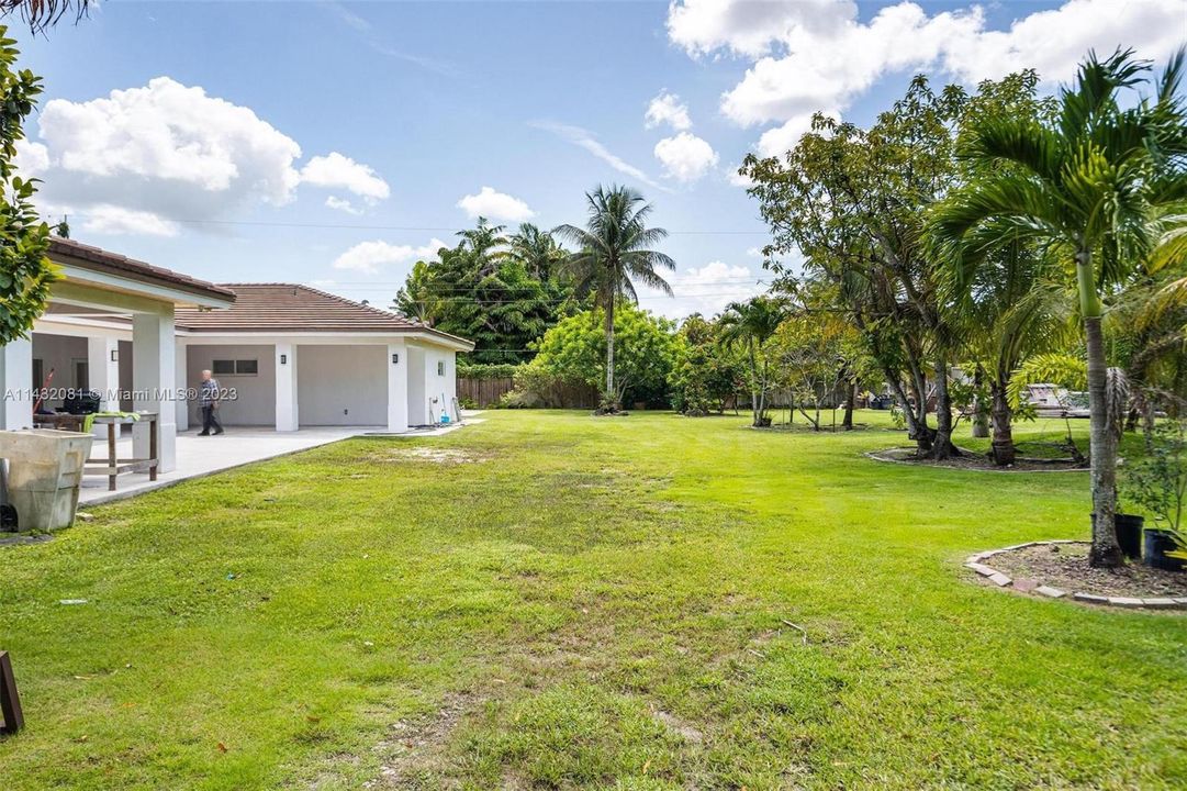 Vendido Recientemente: $2,599,500 (5 camas, 5 baños, 4642 Pies cuadrados)