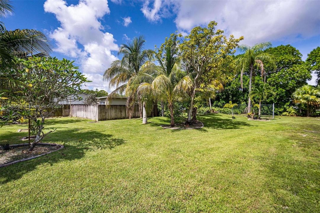 Vendido Recientemente: $2,599,500 (5 camas, 5 baños, 4642 Pies cuadrados)