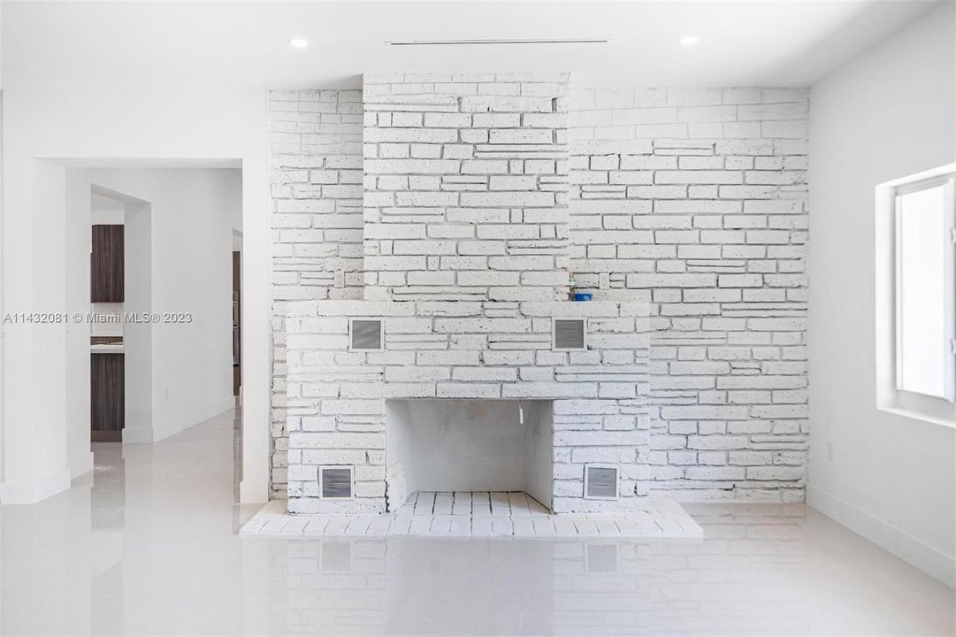 Vendido Recientemente: $2,599,500 (5 camas, 5 baños, 4642 Pies cuadrados)