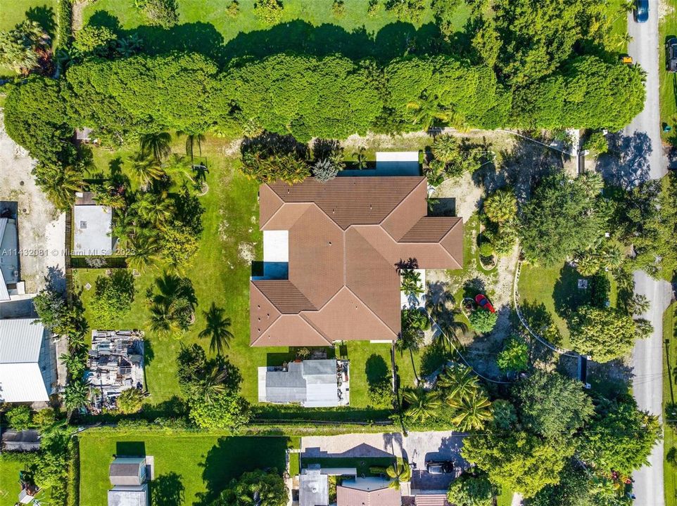 Vendido Recientemente: $2,599,500 (5 camas, 5 baños, 4642 Pies cuadrados)