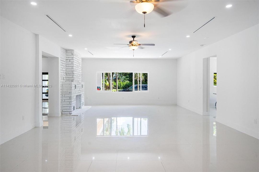Vendido Recientemente: $2,599,500 (5 camas, 5 baños, 4642 Pies cuadrados)