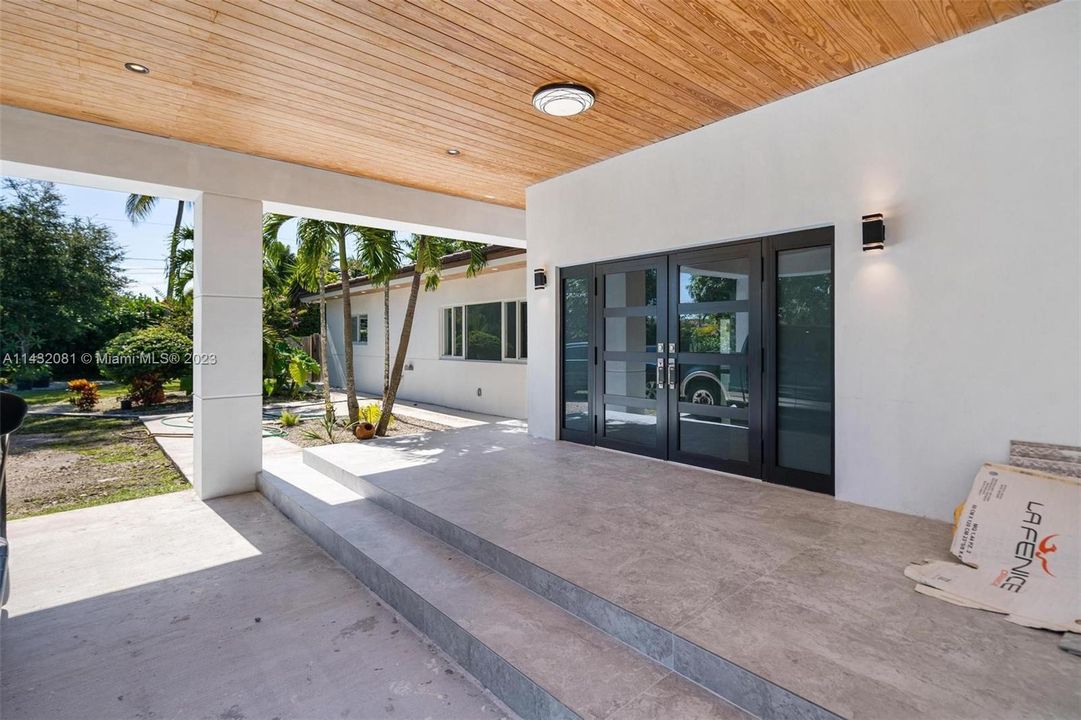 Vendido Recientemente: $2,599,500 (5 camas, 5 baños, 4642 Pies cuadrados)