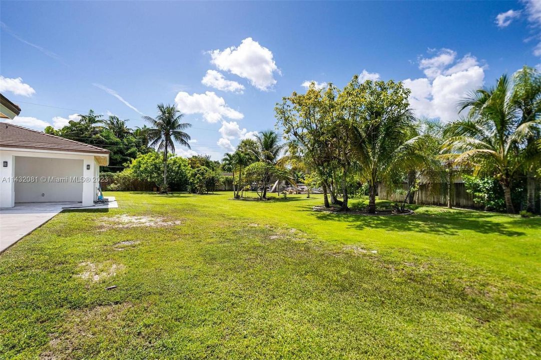 Vendido Recientemente: $2,599,500 (5 camas, 5 baños, 4642 Pies cuadrados)
