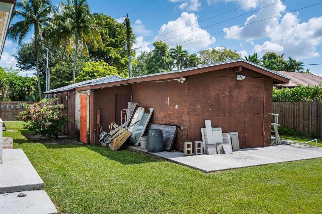 Vendido Recientemente: $2,599,500 (5 camas, 5 baños, 4642 Pies cuadrados)
